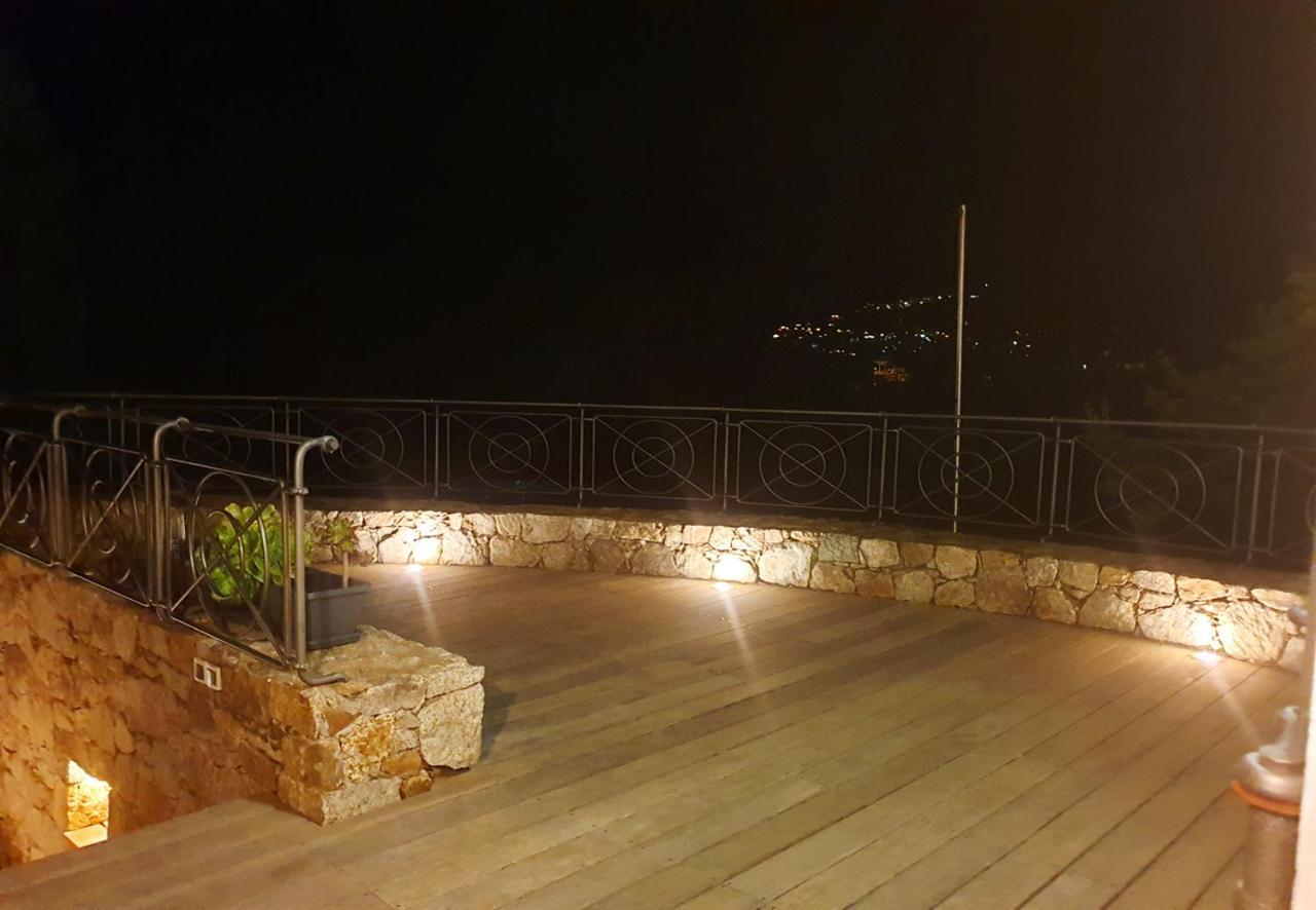 Villa Athena เอลเลอรูซ ภายนอก รูปภาพ